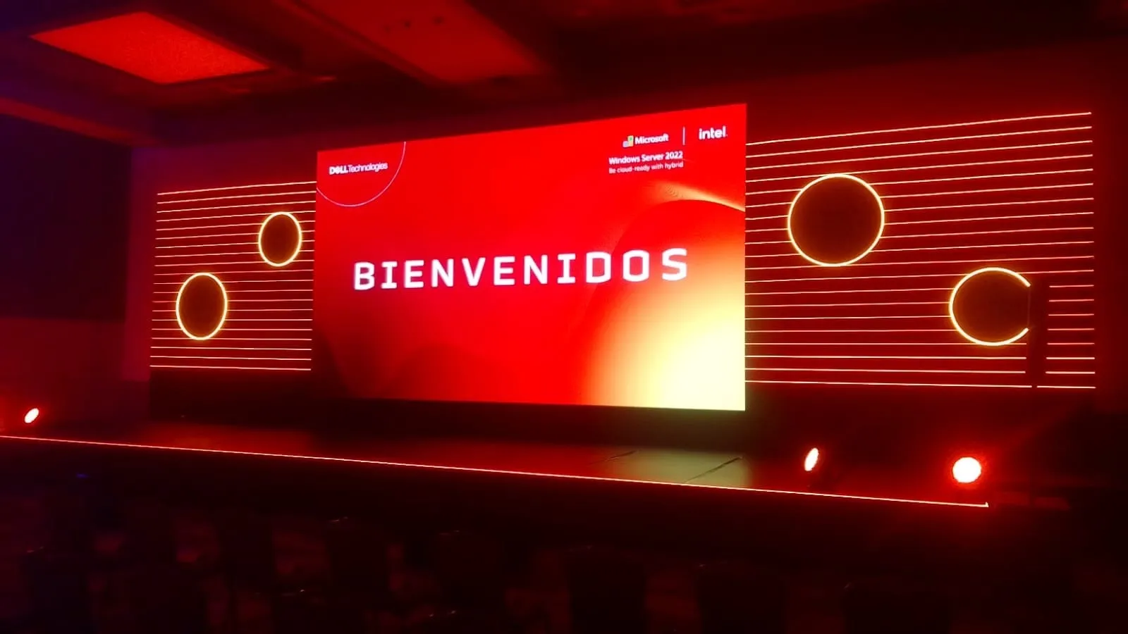 Escenografía para lanzamiento institucional – Grupo Kaizen
